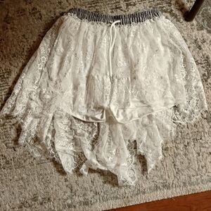 Sold🎀AKIRA White Layered Skort